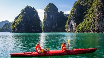 kayaking_halong_bay_vietnam